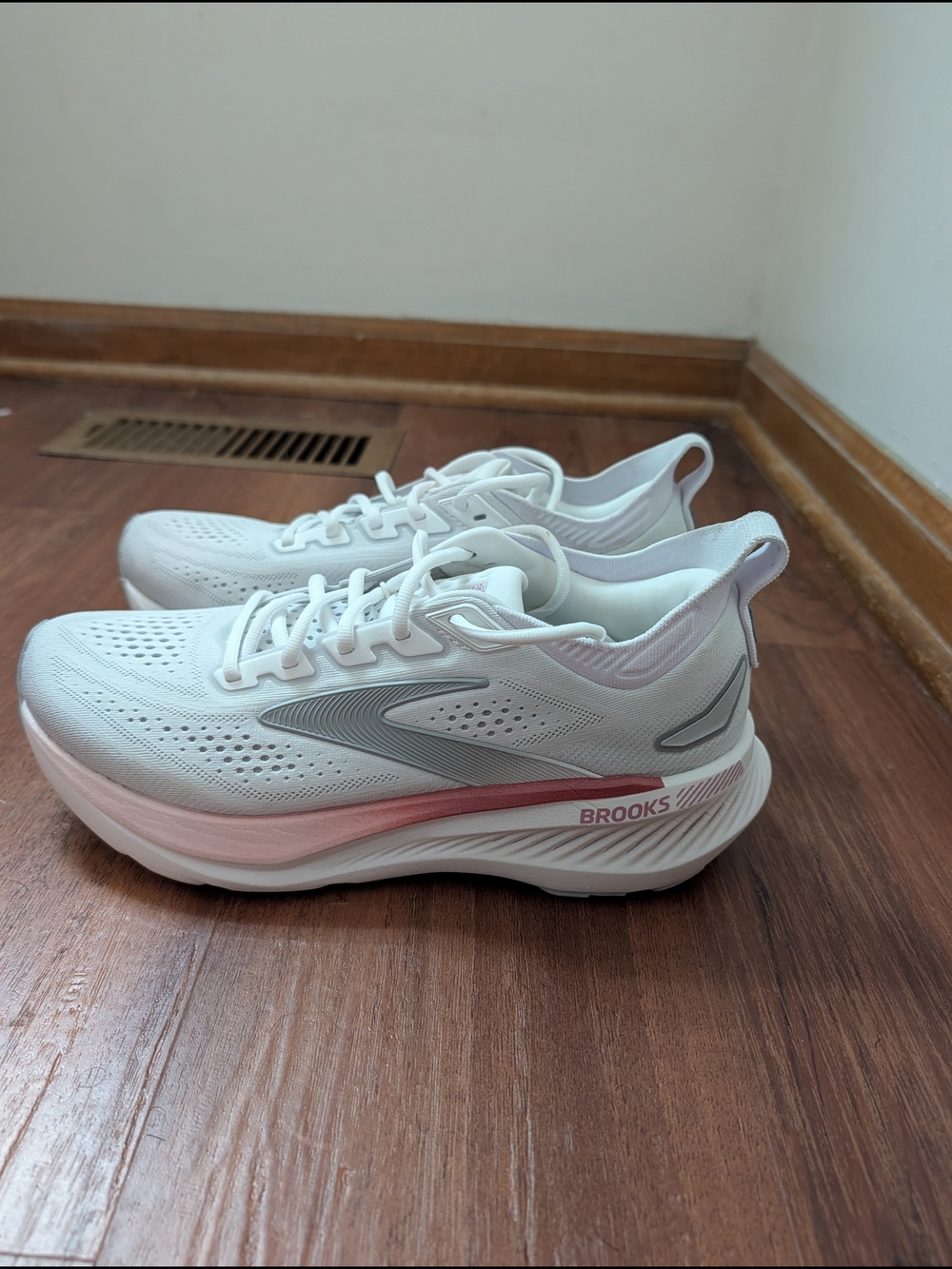 Brooks Glycerin GTS 23 - White/Harbor Mist/Metallic - Women's Size 10 - Picture 9 of 11